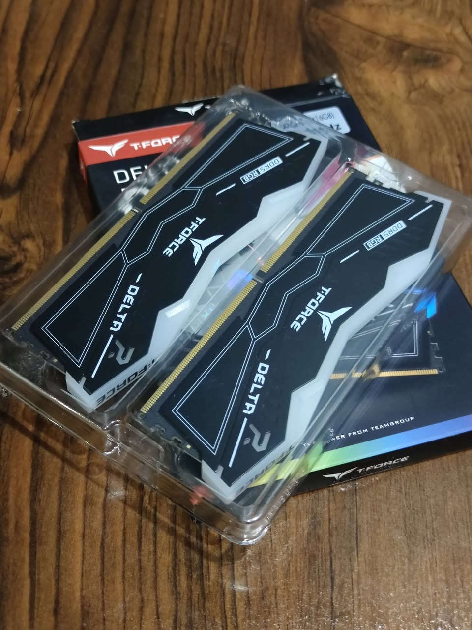 للبيع رامات T-Force Delta RGB DDR5 🔥

🖥️ السعة: 32GB (2x16GB)
⚡ التردد: 5600MHz
🎮 نوع الرام: DDR5 Gaming Memory
✨ RGB اضاءة
🛡️ بحالة ممتازة ونظيفة جداً
💰 السعر: 450 ألف دينار عراقي بي مجال بسيط
📍 المكان: بغداد - الغزالية


**إذا كنت صاحب هذا الإعلان وتريد حذفه لأي سبب، رجاءا أرسل رسالة إلى الدعم الفني**