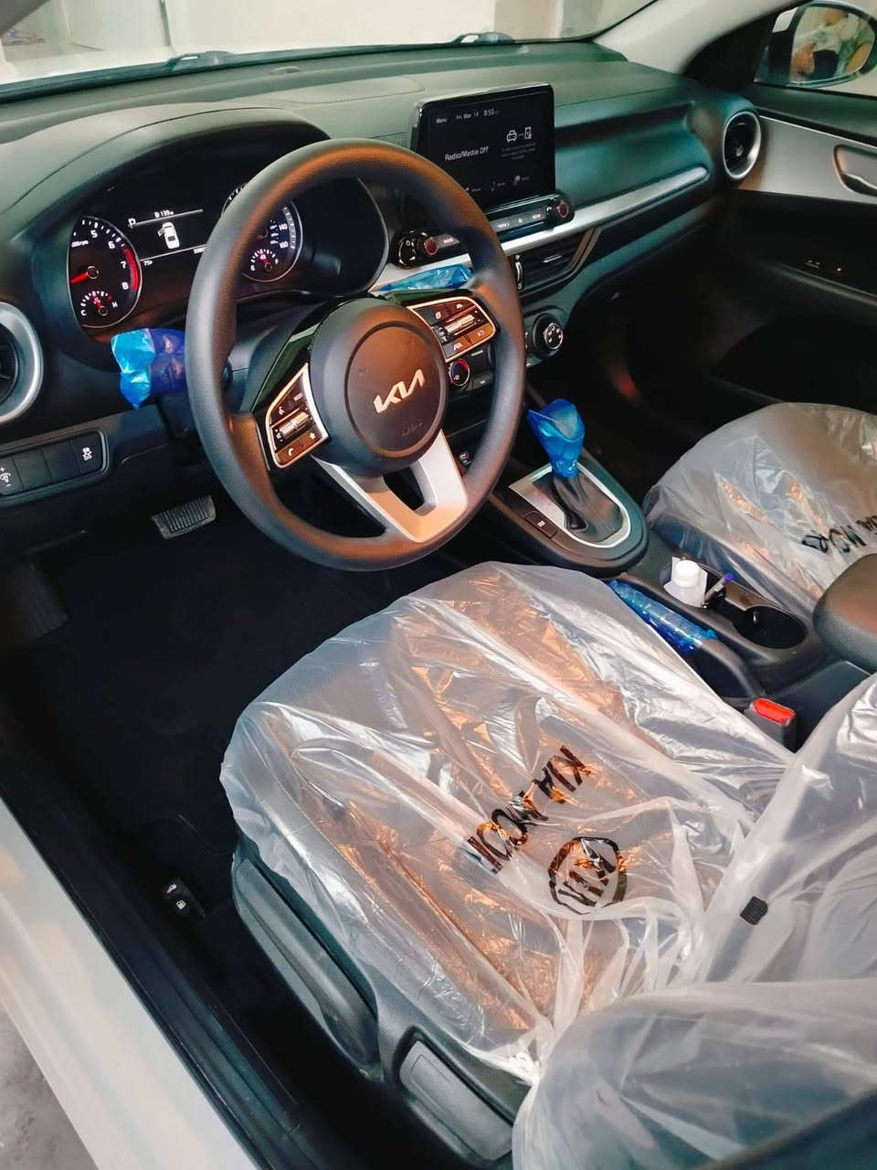 السلام عليكم 
                     اخوان كيا فورتي للبيع موديل 24 
دخول جديد السعر بدون لوحات 155$
السياره حييل نضيفه معنى الكلمه
حادث جاملوغ فقط والباب شبر بارد 
***********
