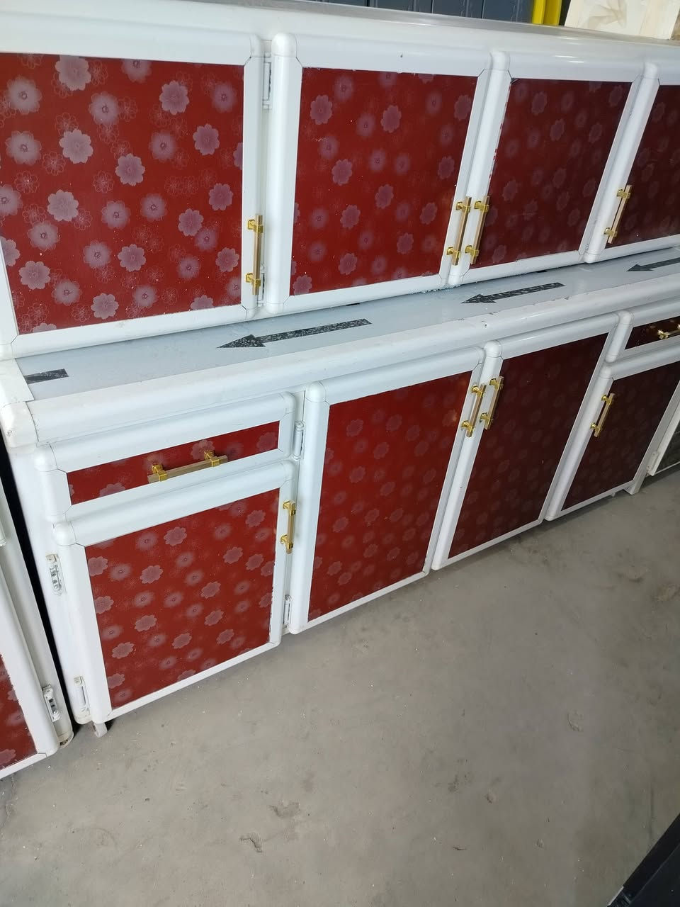 كاونتر ٣قطع مستعمل نضيف جدا سنك ١٣٠ مكان حي الوليد هاتف *********** سعر ٢٥٠ الف
