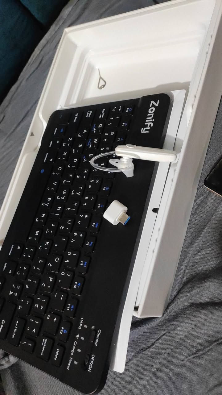 هذا عاشر تابلت يطلعلي بضاعة الامزون بقه بس هذا جهاز  (تابلت) من نوع Zonify Air Pad U25 Ultra..
ذاكرة وصول عشوائي (RAM) سعة 16 جيجابايت.

سعة تخزين داخلية (ROM) تبلغ 1 تيرابايت.

يأتي بملحقات مثل غطاء وقلم لمس وكابل شحن وسماعة بلوتوث ولوحة مفاتيح (كيبورد).

مناسب للدراسة والعمل والألعاب.

يتميز ببطارية قوية.........السعر100ألف على عرض جهاز مال امزون جديد مامستخدم بالباكيت توصيل مجاني


**إذا كنت صاحب هذا الإعلان وتريد حذفه لأي سبب، رجاءا أرسل رسالة إلى الدعم الفني**