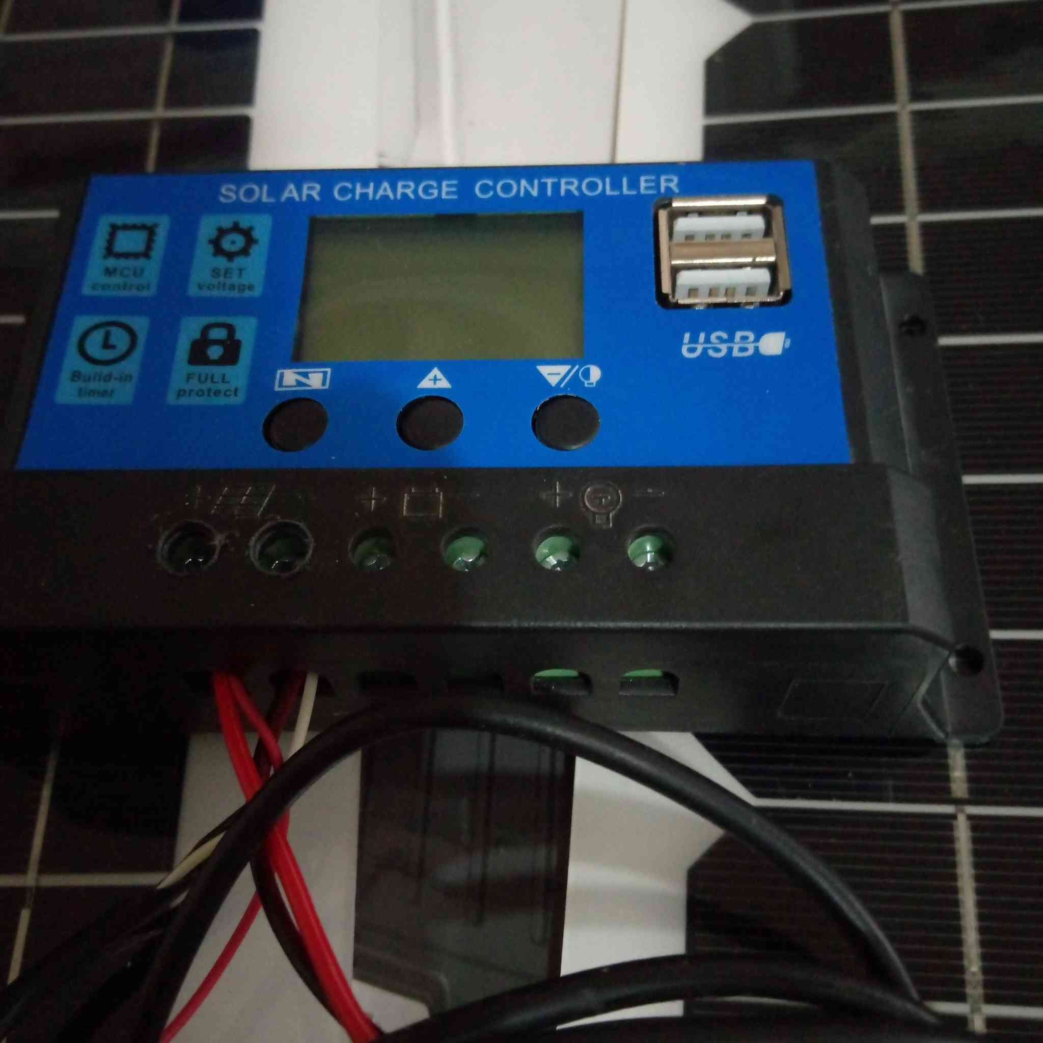 السلام عليكم طاقه شمسيه للبيع جهاز معا لوحين طاقه شمسيه السعر 37 الف التواصل واتساب ***********
