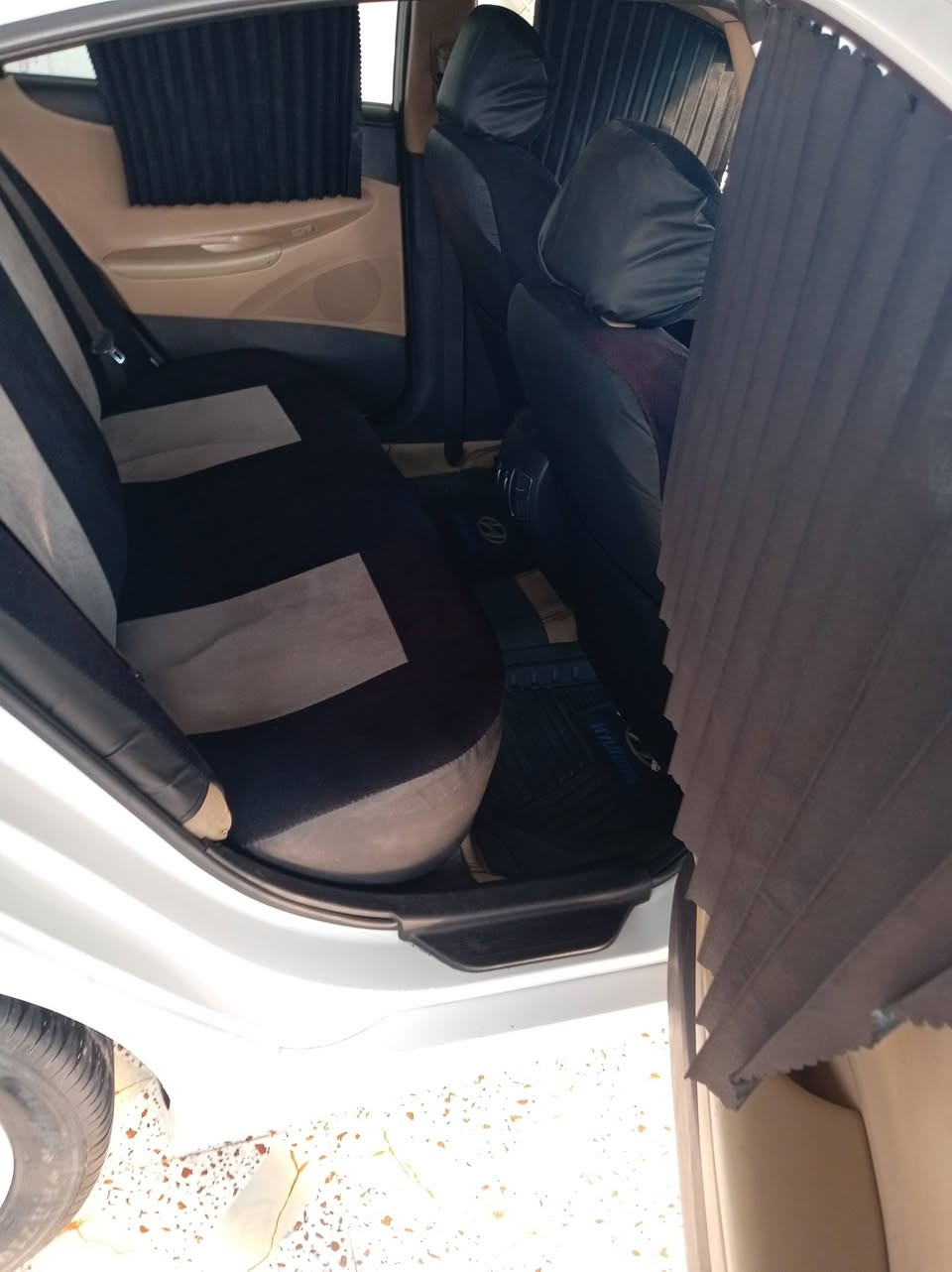 السلام عليكم من رخصت مدير الكروب سوناتا موديل 2012 خليجي رقم اربيل دولي بااسمي تحويل ثاني يوم  بيها شبرين صبغ بل باب الصدر مكينه امبدل كازكيت مكينتها 2400 حداديه خير من الله تايرات جدد السعر 125 وبيها مجال بيع او مراوس جارجر 14/13/12 العنوان بابل الحمزه الغربي الهاتف /***********
