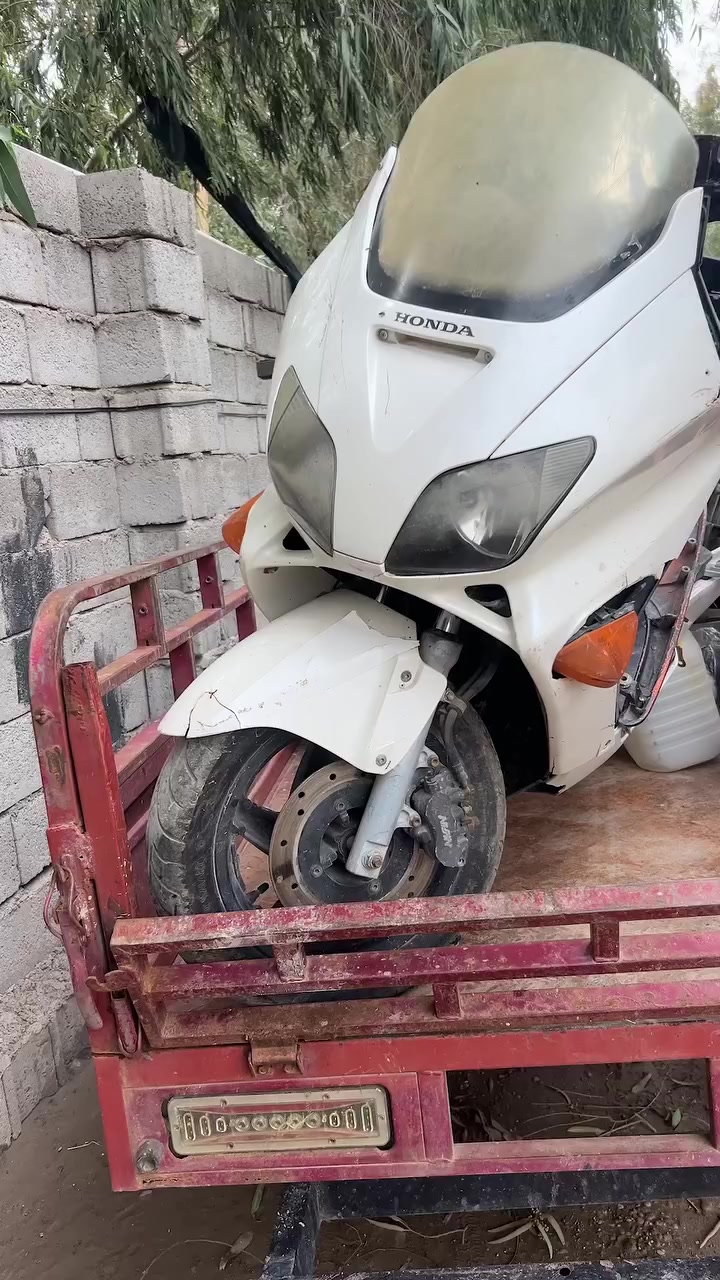 السلام عليكم ورحمة الله وبركاته شباب دراجه فورزه صفر سنه للبيع الدراجه أبيع تفصيخ مكينه زينه بس يحتاج كابريتر الكفرات مسكره والأوره موجودات نقص بس كابريتر تايرات نضيفه ادفع سعر عجبني أبيعك بس لا تكسر الاستفسار ***********
