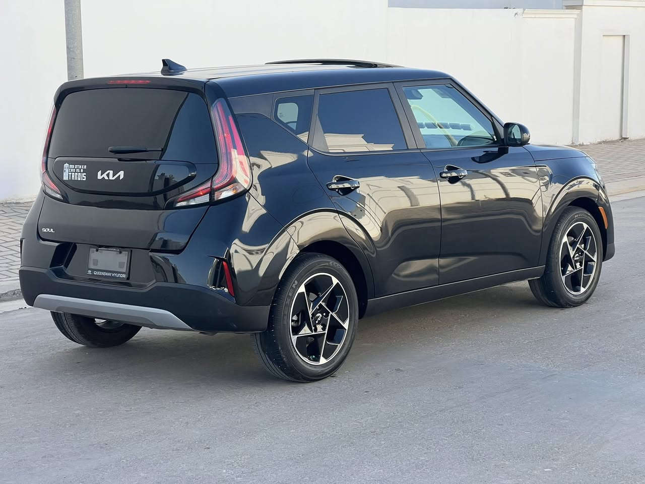 سلام عليكم للبيع كيه صول موديل 2024 فول موصفات EXفتحه وبصمه وشاشه كبيره ولمس كامره دواره رادار مامي وخلفي شغال رادار يمنه ويسره حساس طارات نضمه قياده حجم المحرك 2000 دوش تبريد بيانو شاحن واير لس كشنات تدفه بصمه بواب بصمه تشغيل لد خلفي دبل رف خلفي ولكب كروم حجمه 18 تشغيل عن بعد كشنات جلد وبيبان صاج اسود ملكي كشنات كهرباء ماشيه 14 ميل السياره مكفوله من التبديل والبارد والصبغ كلها ليبل واحد ماعده حافت قبق الجنطه فقط السياره حره جايه بسمي بدون رقم تترقم جميع المحافظات بيها فحص موقت تمشي بي 3 اشهر ***********
