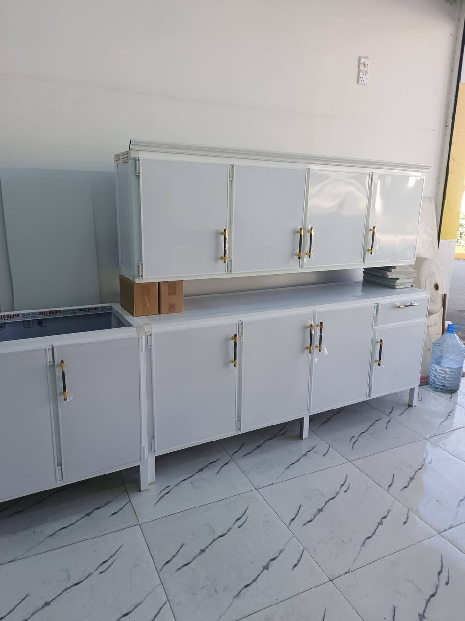 سلام علیكم كونتر 2متر ‌+ملحق مترين مع سنك فوك مرمر و يوجد جميع قياسات والوان حسب طلب ***********
