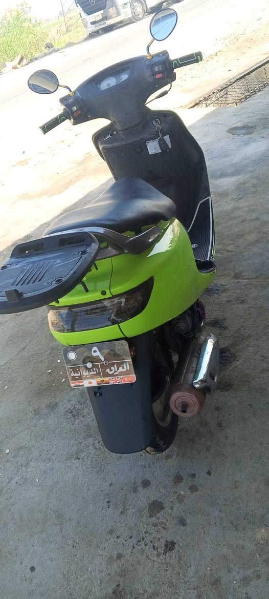 السلام عليكم
دراجه فراشه للبيع 

كهربائيات كامله سلف هندر تشتغل ضوء ازنون بك لايت 

تايرات جدد اشارات وبك لايت كرستال مضلل 

نظافه كدامك تجي وتفحص بعد بيها هواي غراض جديده قبق فلاوين، امرايات ، يدات ملاح كدامك تجي تفص وتدلل

السعر 550 وبيها مجال  موو شراي لا تجي 

مكان مشخاب 

رقم ***********
