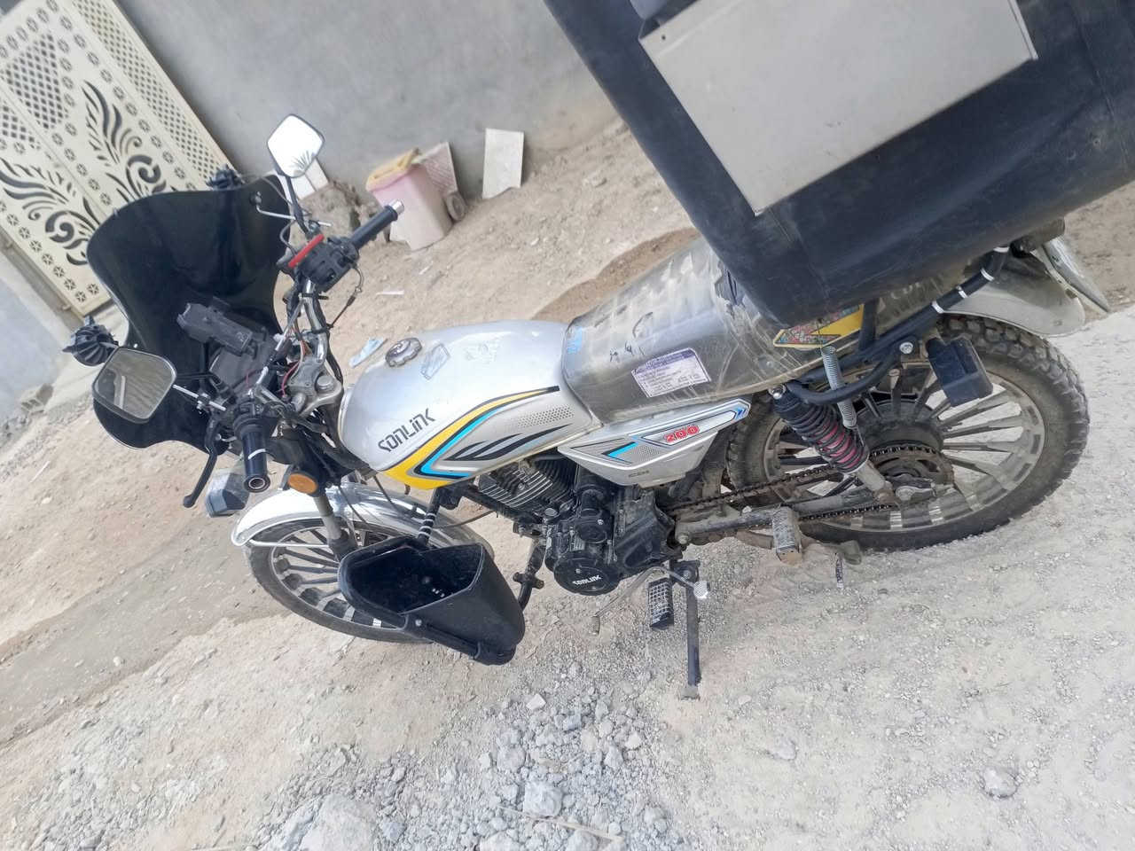 سلام عليكم
دراجه يراني موديل 24 محوره 25
كهربايات كله شغاله + مبيثري 
تيرات جديده +
لايت بومه ثنين + جامه فراشه 
محرك 200+
دراجه حلوه كلش نضيفه وراق كامله سعر 700بيه مجال 
مكاني ابو غريب رقمي 
***********
