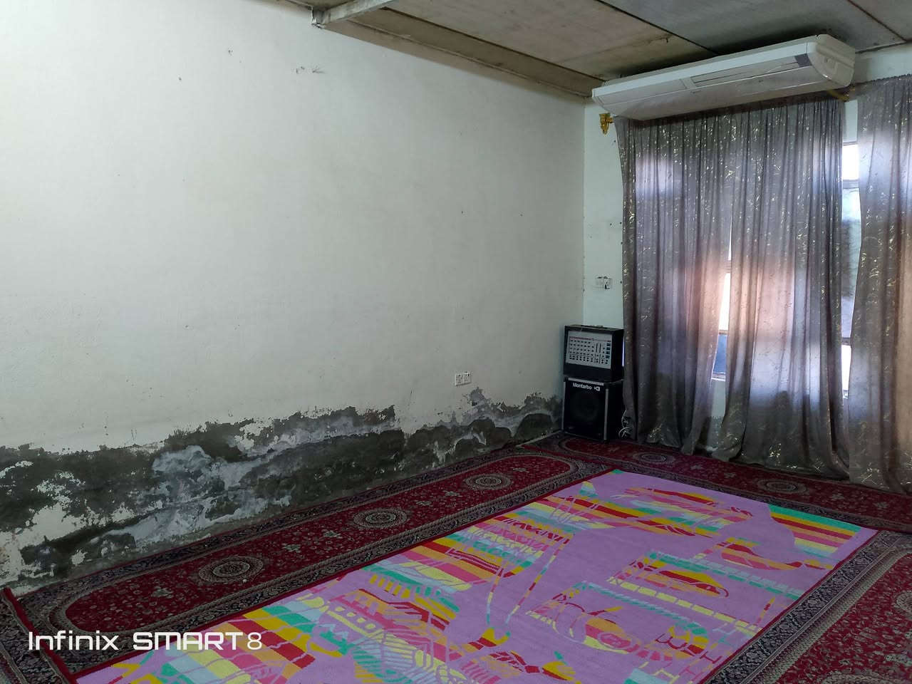 بيت في مطقت الحميديه بشارع مدارس تبليط مجاري كهرباء كامله خدمات مساحت لبيت ٢٠٠متر سكف ماله سندويش سعر لبيت ٢٥ وبيه مجال متواجد غلخط فقط رقمي ***********ابوعباس
