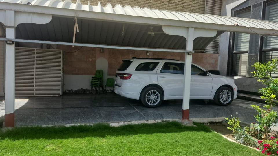🏠 دار سكنية ملك - بناء راقي للبيع في الحنانة 🏠
فرصة لا تُعوض لامتلاك منزل الأحلام في أرقى أحياء النجف? ✨
بناء ، تصميم عصري، وموقع استراتيجي يوفر لك الراحة والهدوء في (منطقة الحنانة ).
📍 الموقع الجغرافي
• المنطقة: الحنانة 
• العلامة الدالة:قرب كميل 🕌ابن زياد عليه السلام 🗺️
.الشارع الرابط بين كميل ومسجد الحنانة 
🏘️الدار يحتوي على منظومة شمسية 🌂 
وكمية كبيرة من السبالت العمودية +مولدة 
من نوع الكاتم⚡️ من ضمن السعر الدار مغلف كرانيت بلكامل 
👈🏗️ تفاصيل العقار👈 عرض الشارع 15م
• المساحة الإجمالية: 900 متر مربع 📐.الواجهة 32🚧
• سنة التشييد:2012 (بناء درجة أولى ونظيف جداً) ✨.
• عدد الطوابق: طابقين بتصميم متكامل ومنعزل.
🧱 التفاصيل الداخلية (نظام طابقين منفصلين)
✅ الطابق الأول:
• استقبال واسعة للضيوف تليق بمناسباتكم 🛋️.
• هول داخلي (صالة) بتصميم مريح 📺.
• مطبخ عصري ونظيف 🍳.
• أربع غرف نوم 💤 نوم واسعة ومريحة 🛏️.
• مجموعة صحيات متكاملة 🚿.
✅ الطابق الثاني:
• مصمم  نظام صالة رياضية  تماماً، مما يجعله مثالياً للسكن المستقل أو للعوائل الكبيرة التي تبحث عن الخصوصية 🌟.
📞 للاستفسار والتواصل
للمزيد من المعلومات أو لتحديد موعد لمعاينة العقار على أرض الواقع، يسعدنا تواصلكم معنا عبر الأرقام التالية:
📱 *********** علي الكلابي للإستثمار العقاري 🏘️✅
سارع بحجز موعدك الآن.. فالفرص المميزة لا تدوم طويلاً! 🕒🏠
