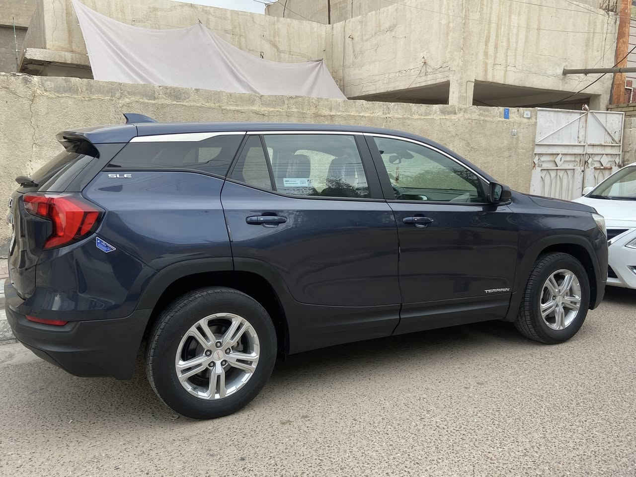 السلام عليكم جمسي تيران موديل ٢٠١٨ سيارة مكينة كير حدادية كلها كفاله تبريد ثلج محرك ١٥٠٠ تيربو  المكان البصرة الامن الداخلي السعر ١٣٠
‏***********
