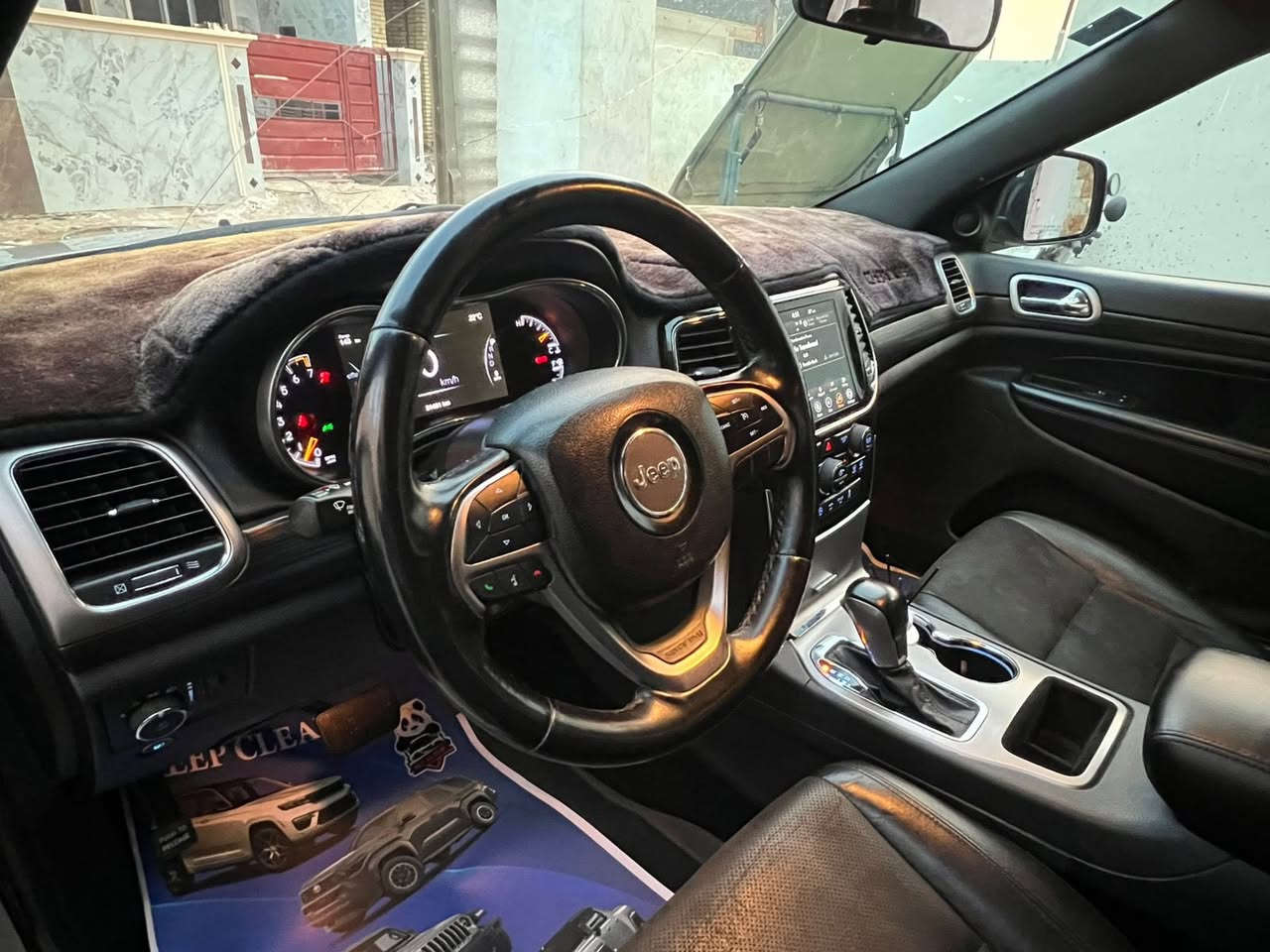 سلام عليكم جيب بلاك توب فول مواصفات موديل 2021 للبيع او المراوس حادثه بنيد وشوي من الجاملغ ايرباك طاك دركه ودشبول ماشيه 30 الف السياره جديده على ايدنه مال بيت السعر 245 وبيه مجال للاستفسار *********** /*********** مكان السياره غزاليه
