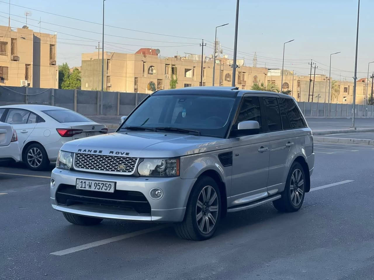 السلام عليكم
رانج روڤر سبورت موديل 2011 رقم بغداد انكليزي سنوية بسمي ثاني يوم احولك سياره بيه هزه يعني ماتحتاج سياره بل مداور محرك ٨ سلندر بلادي بدون سوبر المرغوب فول واحد على واحد  سياره فوله الاخير كير محرك مكفولات حداديه وتايرات جديد بدون ناقص سياره جاهزة سعر 150 
مكان سياره حله
*********** تصال او واتساب
*********** اتصال او واتساب
