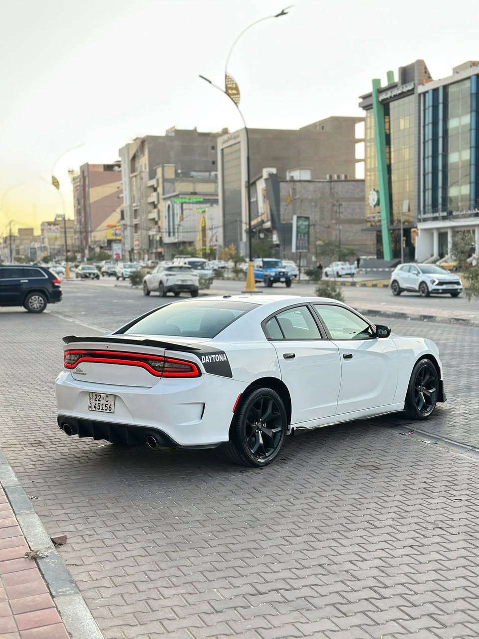 السـلام عليـكم 
للبيع دوج جارجر 2015 
SXT وارد كندي 🇨🇦 لون ابيض 
داخله كلين هنا صار بيها قطعتين صبغ بدون دواخل ولا فتح وبيها شبر صبغ بل جاملغ الامامي  وبارد بل جاملغ الامامي 
———————————————
محدث SRT كامل 
رقم اربيل بأسمي مداور ثاني يوم رقم انكليزي 
ما مشتغله خط 
محرك كير حدادية كفاله 
تبريد ثلج ❄️ 
تخم تاير جديد 
——————————
المواصـفات 
شاشه جبيره 
شفتات ستيرن 
كامره خلفية 
عدادات 260 كيلو متر 
دوسات رياضي 
منظومة زنون 
لدات سموك 
كشن حضن
تشغيل عن بعد 
بصمتين
تخم لحية امامي خلفي صفاح 
وباقي مواصفات الجارجر المعروفه 
——————————
مكاني النجف 
*********** 
***********
السعر 175 وبيها مجال بسيط.

