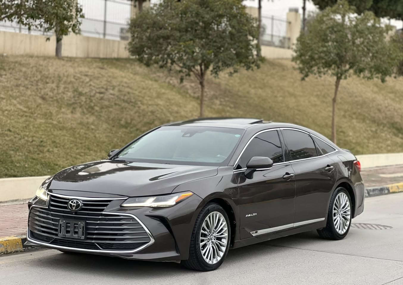 تويتا افلون 2019 Limited وارد كندي
أللون مميز قهوائي 
رقم سليمانية بسمي تحويل ثاني يوم
فول مواصفات واحد علي واحد 1/1 
داتاشو ٥ كامرة سماعة JBL بصمة فتحة فول 
مابية صبغ كلين دعامية للدعامية كفالة عامة رقم شانصي و موجود و سونر موجود سيارة حيل نظيفة
جامات اسود كتاب دائرة مرور سليمانية 80%
كير محرك بشرط ما مفتوح مابية صوت..تخم طايرات جديد رادار بشرط…حجر بيلادي بشرط 
📍مكان السيارة سليمانية
***********
***********
