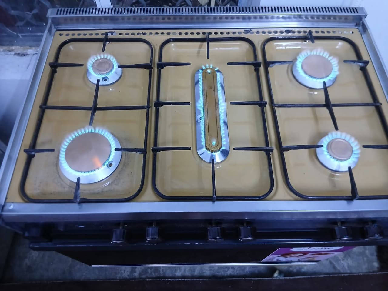 طباخ عتشار مصري  للبيع شرط شغل نضافةة السعر ١١٠الرقم الهاتف ***********
