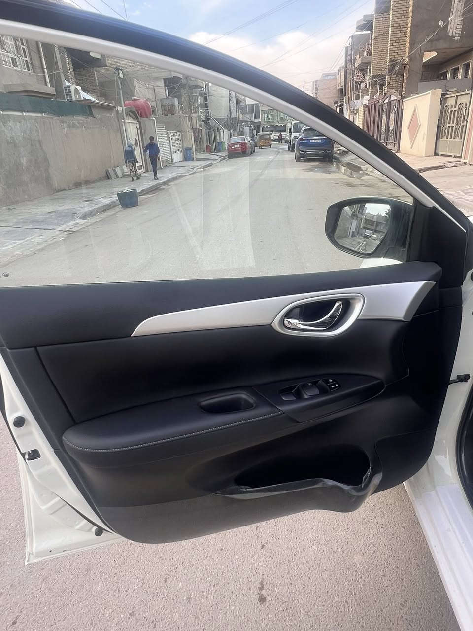 السلام عليكم 
نيسان سنترا 2025 
ماشيه 3000 
كفالة عامة 
السعر 127 بيها مجال 
***********
