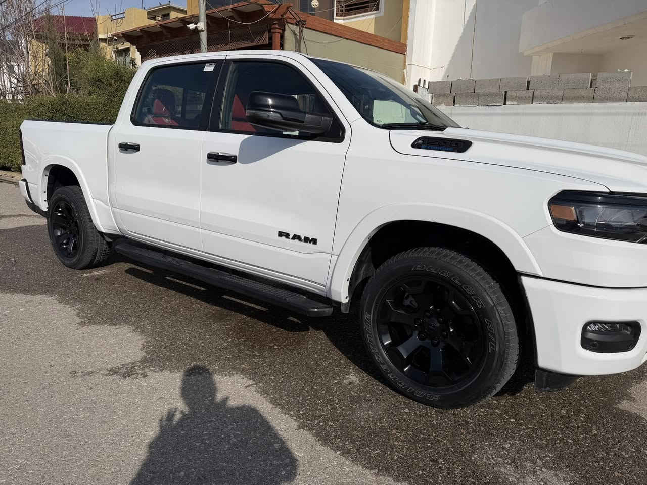 السلام عليكم دوج رام موديل 2025 بك هورن فول مواصفات ماعدا البنوراما  باب عريض بدي قصير المرغوب سته سلندر محرك ايتروك اقتصادي تشتغل على البانزين العادي شاشه تيسلا رادارات اماميه وجانبيه وخلغيه تبريد وتدفئه بالكشنات فور ويل سياره جديده بجم كبس ضررها جانبي فقط اسفل البابين بدون داخل ماشيه 16 الف تترقم اربيل فحص هزه مسويله كلشي جاهز صوره الحادث مرفقه
سعر البيع 325  مجال قليل
رقم التلفون ***********
واتس اب موجود
