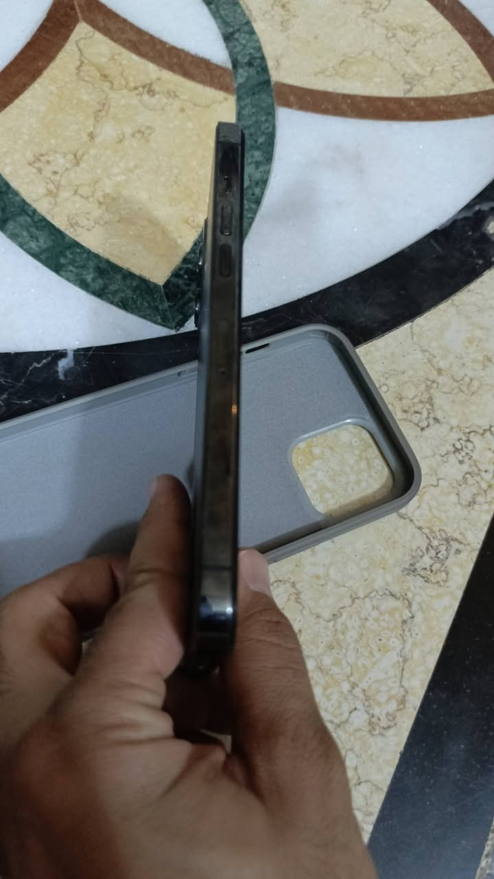 سلام عليكم 
ايفون ١٢ برو ماكس للبيع 
جهاز نظيف وكله شغال 
نت اتصال سماعات بصمه وجه فيس ايدي كله شغال 
مبدل فقط شاشه اصليه 
وظهر مغلف 
سعره ٣٠٠ بي مجال قليل 
مكان بغداد الرقم ‏‪***********‬‏
