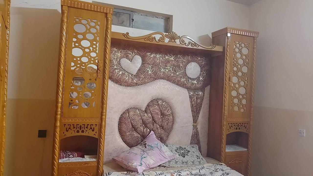 غرفه للبيع اخو الجديده سعر مليون وميه بيها مجال موقع موصل حي الجزائرللستفسار على ***********
