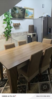 ميز ملكي • قابل للتمديد • مناسب للمساحات الضيقة