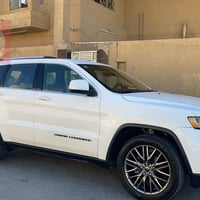 گراند شيروكي لاريدو • كلين • تحويل مباشر