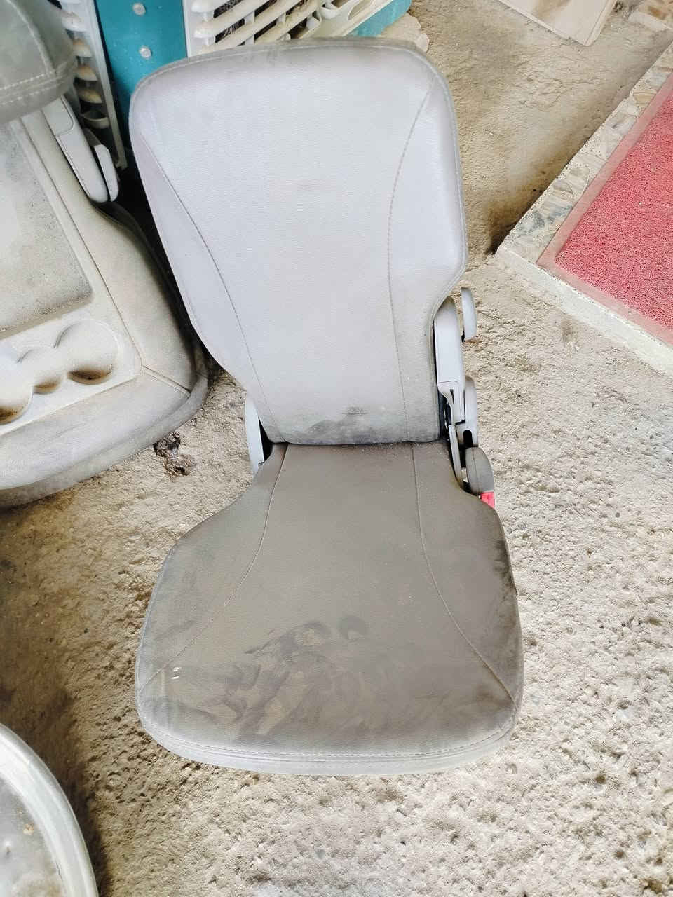 السلام عليكم كشنات مال كرنفال تحويره مال كوستر العدد 12سعر الواحد 90الف وبيه مجال 
الاستفسار ***********
