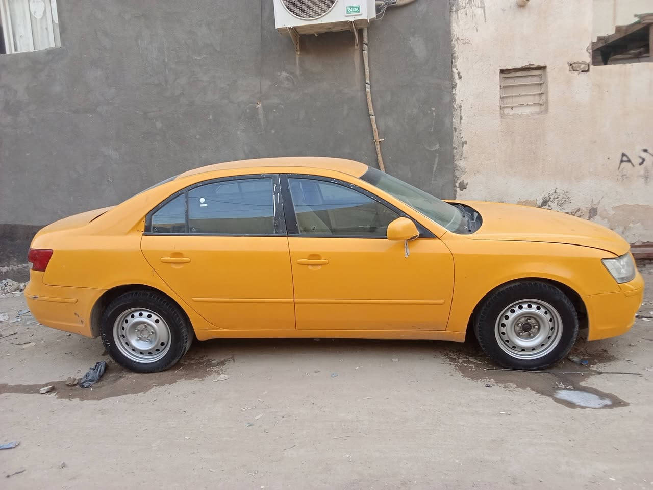للبيع سوناتا 2009 تكسي مكينه كير تبريد جاهزه السيارة راعيها ب الكوت يريد تحويل ضربتها ماعرفها بس الجنطه السيارة جاهزه مستعجل على بيعها  ب86 وبيها مجال قليل للشراي رقمها بغداد ناصرية مركز ***********
