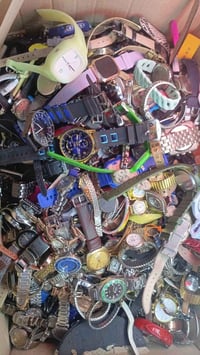 اخوان ساعات باله كله ياباني وكلشي يطلع بي القطعه ب 4 شكد متريد متوفر  ...