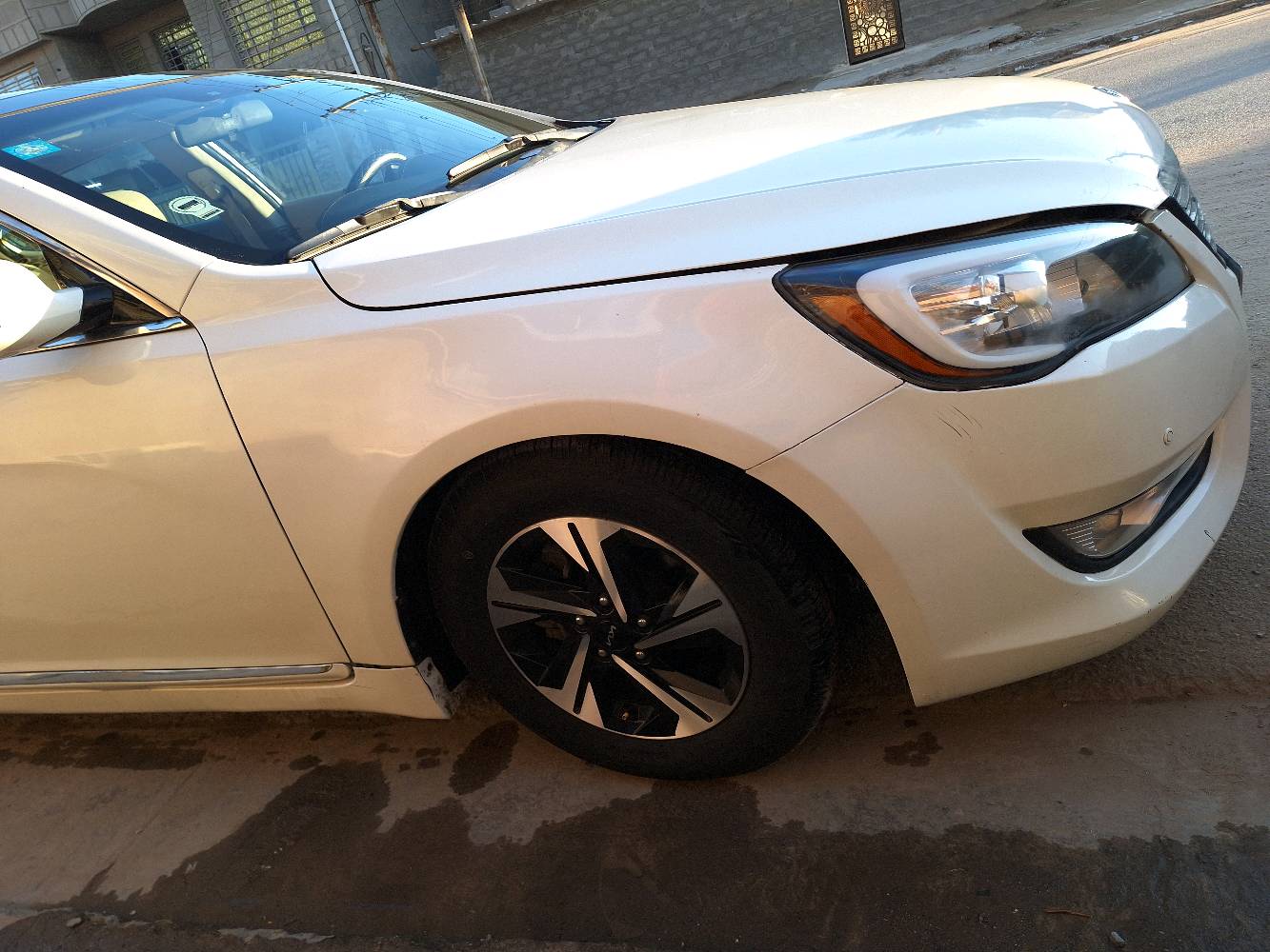 سلام عليكم كية كاتنزه مديل 11خليجي 
مواصفات فول واحد على واحد 
بصمه وسقف بل رومه كشنتات كهربائي تبريد قطعتين مري شفط على تخم تاير جديد 
(((البيه ضربه جاملغ وصبغ حزام للجماله فقط واكو صور 📷 مال قبل الضبغ وضربه )) 
مكان بغداد سيدية 
تحياتي للجميع 