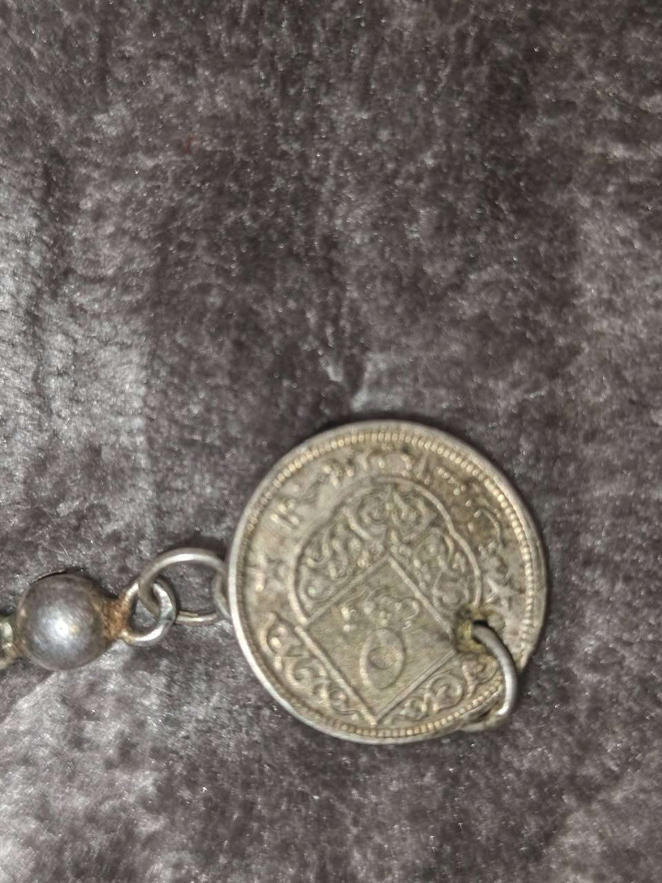 سلام عليكم البيع قطع نادره ومعروفه ويبهن قطع عمراهم ١١١ سنه وقطع حلوه رقمي وتساب ***********
