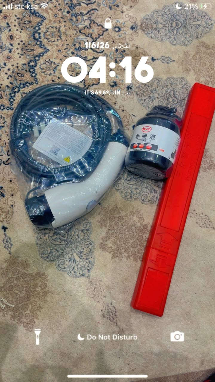 السلام عليكم شاحنة سيارة BYD دستروير اصليه و مثلث و مادة لتصليح البنجر  للبيع 
*********** لرقم واتساب فقط
