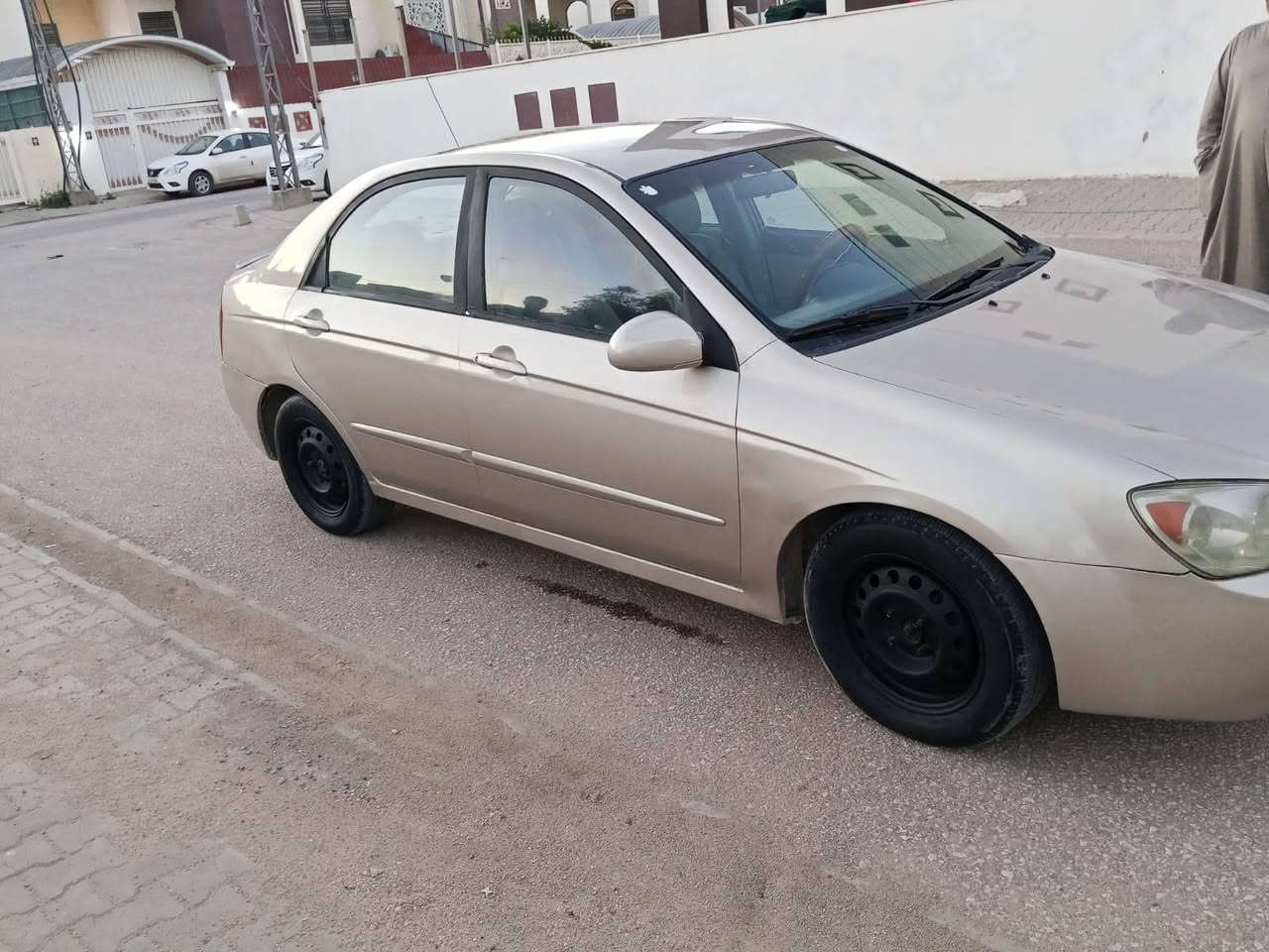 سلام عليكم للبيع سبكترة موديل 2005  كير عادي مكينة 2000جديدة كير محرك حدادية جدد تخم تاير جديدكهربايات كلهة شغالة مكفولة من الضربة رش جمالية اثر جراد سنوية ماصاقطة رقم ذيقار بسم ابن عمي السيارة جاهزة مانقصهة برغي السعر 63 وبيهة مجال مكاني نجف رقم الموبايل ***********
