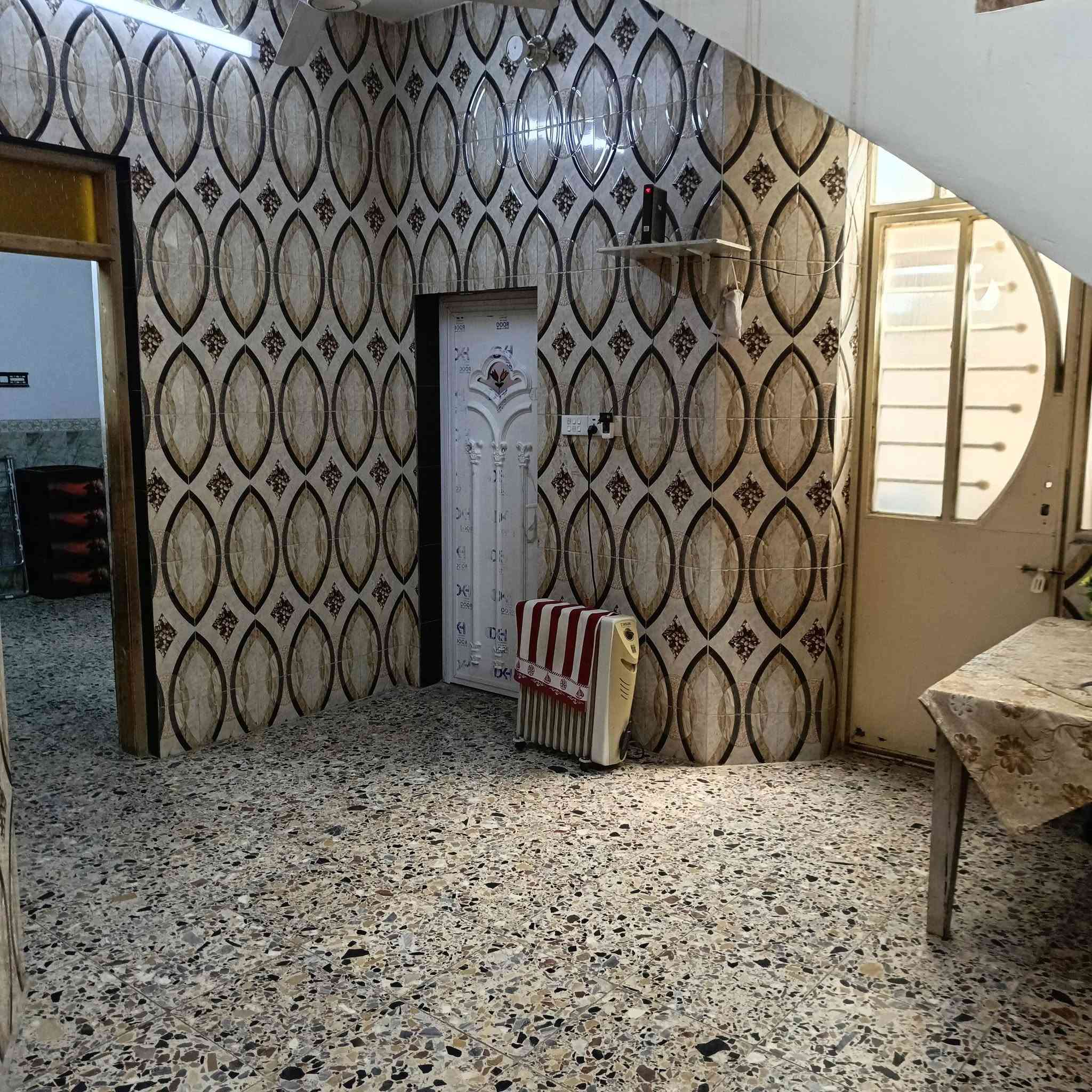 السلام عليكم بيت 150متر طابقين ونص بشارع ابو الدهن الفرع الي مقابيل اسواق هاجر يحتوي البيت علا
السلام عليكم بيت 150متر طابقين ونص بشارع ابو الدهن الفرع الي مقابيل اسواق هاجر يحتوي البيت علا
أستقبال ومطبخ 
غرف نوم عدد ٧ وحدة من الغرف نضام السويت حمام داخل الغرفة
منور ثنين 
وحمامات ٣ 
وسطحين البيت كامل من كلشي ولمنطقة كاملة من الخدمات
السعر ١٧٥ مليون وبي مجال 
للتواصل ***********/. ***********
