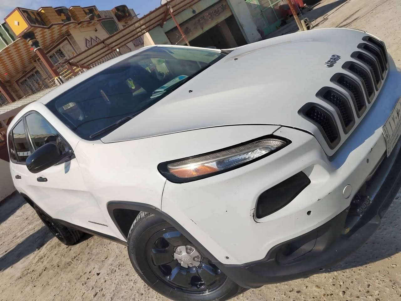 اسم السيارة:جيب شيروكي (بزون)
الموديل : 2016 
نوع الحادث : جاملغ الأيمن الأمامي والبنيد تبدل نفس لون  حادث كلش خفيف وسطحي بدون دواخل  
الموبايل ***********
_____________________________
الــمــواصــفـــات :-
1 - محرك 4 سلندر 2400 الاقتصادي 
2 - كشنات مخمل مطعم اسود برصاصي
3 - شاشة كبيرة للتحكم في ايعازات السيارة
4 - تبريد قطعتين امامي خلفي
5- لايت زنون + كشاف
6- رقم نجف مميز مداور باي وقت تحب 
7 - تبريد ثلج ❄️
8 - منافذ USB امامي خلفي
9 - سستم صوت متكامل
10 - تحكم ستيرن جهتين
11 - تشغيل عن بعد
12 - نضام ABS مانع انزلاق
13- سايد بريك بصمة 
14- رادار جانبي 
15- 5 انظمة قيادة
16- كشن حضن 
17- حساس خلفي
18- ويل بوليسي اسود +السبير
19-درع تحت السياره بالكامل
مكاني نجف /مشخاب 
السعر 110$
