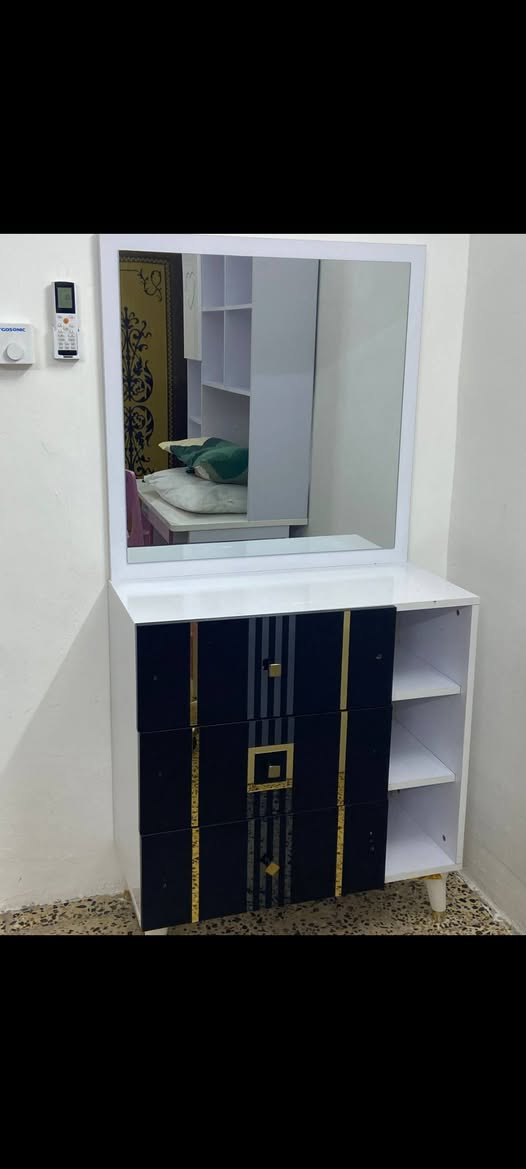 السلام عليكم
غرفه تركيه شبابيه جديده كلش اخذناها قبل شهرين للبيع بسبب ضروف وبنص السعر تتكون من جرابي نفر عدد2 وكومدي واحد وميز تواليت وكنتور 6 ابواب


**إذا كنت صاحب هذا الإعلان وتريد حذفه لأي سبب، رجاءا أرسل رسالة إلى الدعم الفني**