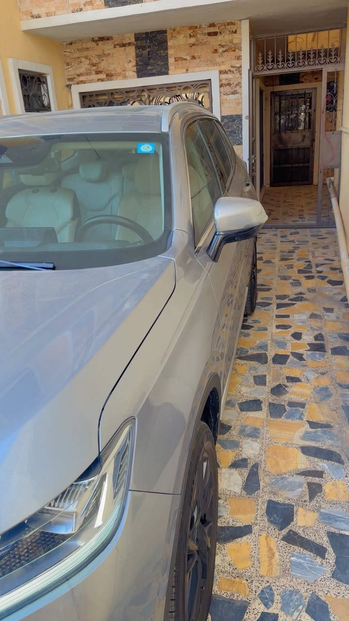 haval H6 2023
فول مواصفات للاخير اعلى فئة... 1/1
ماشية 93الف
قابلة للزيادة
كفالة عام
بعدها بضمان الشركة
مكينة 2000 سيسي تيربو
مواصفات السيارة:
سقف بانوراما
بصمه تشغيل وابواب وصندوق
گير ماوس
شحن وايرليس
كشنات كهرباء تدفئة وتبريد مع المقو
كشنات جلد
شفتات سرعة
تحكم بالمرايات الجانبيه كهربائي
حساسات اماميه وخلفيه
حساسات جانب السياره
كامرات محيطيه 360 درجه  بتقنية 3D  و 2D
مصابيح ليد و زينون 
. اصطفاف تالقائي
. قيادة ذكيه
. مانع انحراف عن خط المسار
. توقف ذاتي
. مانع اصطدام
.  حساسات في الايطارات 
. تنبيه نقط عمياء .
مانع انزلاق 
. رادار امامي و خلفي  
. فرامل ABS
. قفل باب تلقائي. وضعية الراحه  
فطر وشخوط بالدعامية الامامية
عازل حراري على الزجاج 
والكثير من المواصفات الباقيه 
ملتزم بالصيانة وبعدة بالضمان واني ماخذة زيرو
رقم بغداد بإسمي تحويل مباشر 
السعر 25 مليون 
***********
