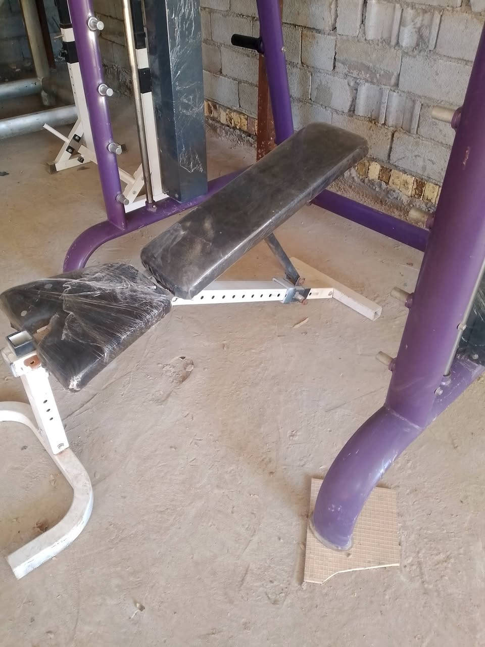 السلام عليكم اخواني الاعزاء سعر بلاش كلهم ب 18 ورقه مكاني محافظة الديوانية واتساب ***********
جهاز سحب من الأعلى قبضتين لداخل وعدله سايبكس امريكي الجهاز جديد..
جهاز سمث دبني نظيف وسلس شرط الشغل ..
دفع ماكنه أمريكي سلسه ونظيفه..
مسطبه مستوي مع شفت أساسي..
مسطبه متحركه امريكي..
حمالات شفتات العدد 2 مع شفت قصير..
بردات العدد 3 تفصال حجم كبير بوستر صور..
