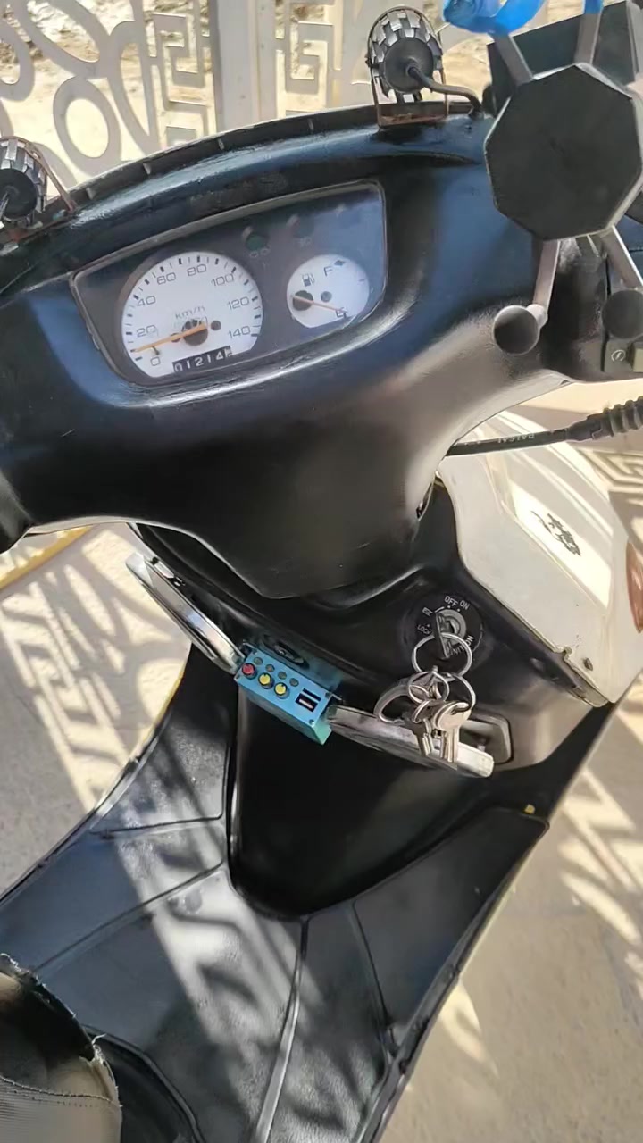 السلام عليكم فراشة للبيع كلشي شغال بيهه لايت بك لايت هورن سلف نكره هندر نكره محرك ناعم ينقر تنقر السعر 300 وبيهه مجال حك الجيه مكان سومر


**إذا كنت صاحب هذا الإعلان وتريد حذفه لأي سبب، رجاءا أرسل رسالة إلى الدعم الفني**