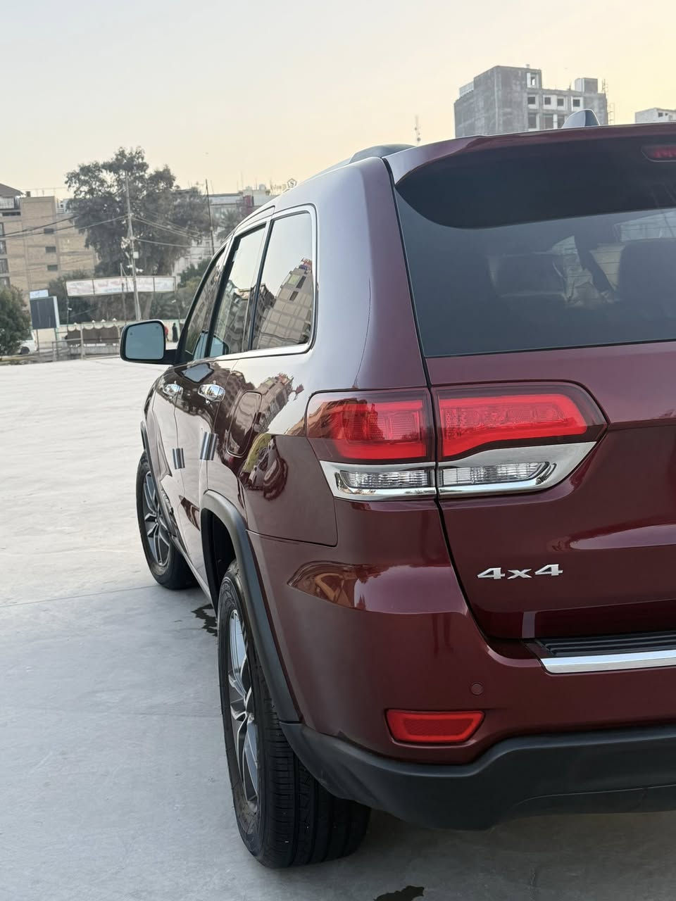 جيب گراند شيروكي لمتد 
السيارة جديده استخدام شخصي
حادثه قبق جنطة تبديل نفس الون وبندي صبغ وصور الحادث داخل المنشور 
بدون ايرباك
موديل 2022
الون مروني 
مواصفات لمتدد 
‏معروفة
ماشيه 30mi
بصمه
كشنات امامي تدفئة
كرسي كهرباء 
التوقف الذاتي 
تبريد قطعتين منفصل 
سقف فتحه 
ستيرن تدفئة كهرباء
شاشه كبيرة
صندوك كهرباء
تشغيل عن بعد 
محرك 3600
حساس خلفي 
اشاير بالمري 
بصمه ابواب
بعد بيها مواصفات 
السعر 275 $وبيها مجال شي بسيط 
الشراي يتصل ***********
