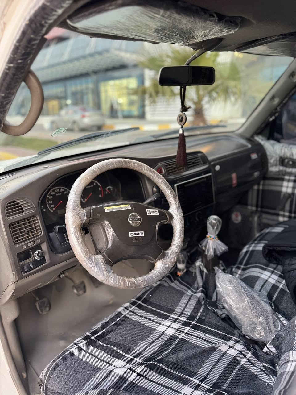 سەرەتا سلاو لە هەموو هاورییان  
نیسان پاترۆل مۆدیل ٢٠٠١ کوێر
سەیارەکەبئ رەقەمە   بەشەرتی مالی مەدەنی  
سئ چوار پارچەی سبوغ نیە   من سەقڤوحیزام بە شەرت ئەدەم
دوحموولیدراو بە شەرت  
چوارتایەو  ویلی  MMلۆکی لەژیرە 
سەیارەکە کامل توند کراوەتەوە 
لەقوەتی خۆی بئ زارە
گێرومەکینەو ئەکسلوودەبل ئەکسل بە شەرت 
کلاجوحەینەی لۆکی لەژێرە 
نمونەیە لە جوانی سەیارەکە 
بۆمەسروڤ مەگەرئ 
تکایە ئەگەر موشتەری نیت نامە مە نیرە 
شوین   رانیە 
***********/wats app
