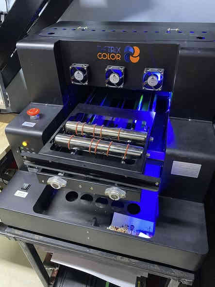 طابعه uv للبيع مع كامل ملحقاتها
 نظيفه الاستخدام قليل  
الشراء قــبل ٤ اشهر  
لتواصل ***********
