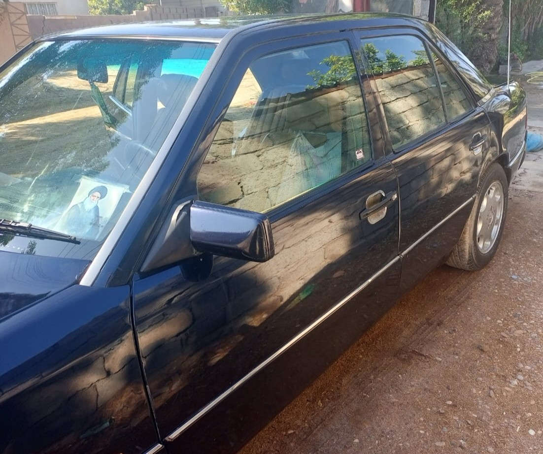 السلام عليكم. للبيع 
مارسدس دب.  السيارة خير من الله 
 موديل 89
محور بطة محرك 2500
السنوية بأسمي 
اللون حبري
سعر 60 وبيها مجال
الرقم. *********** ابو سيف
