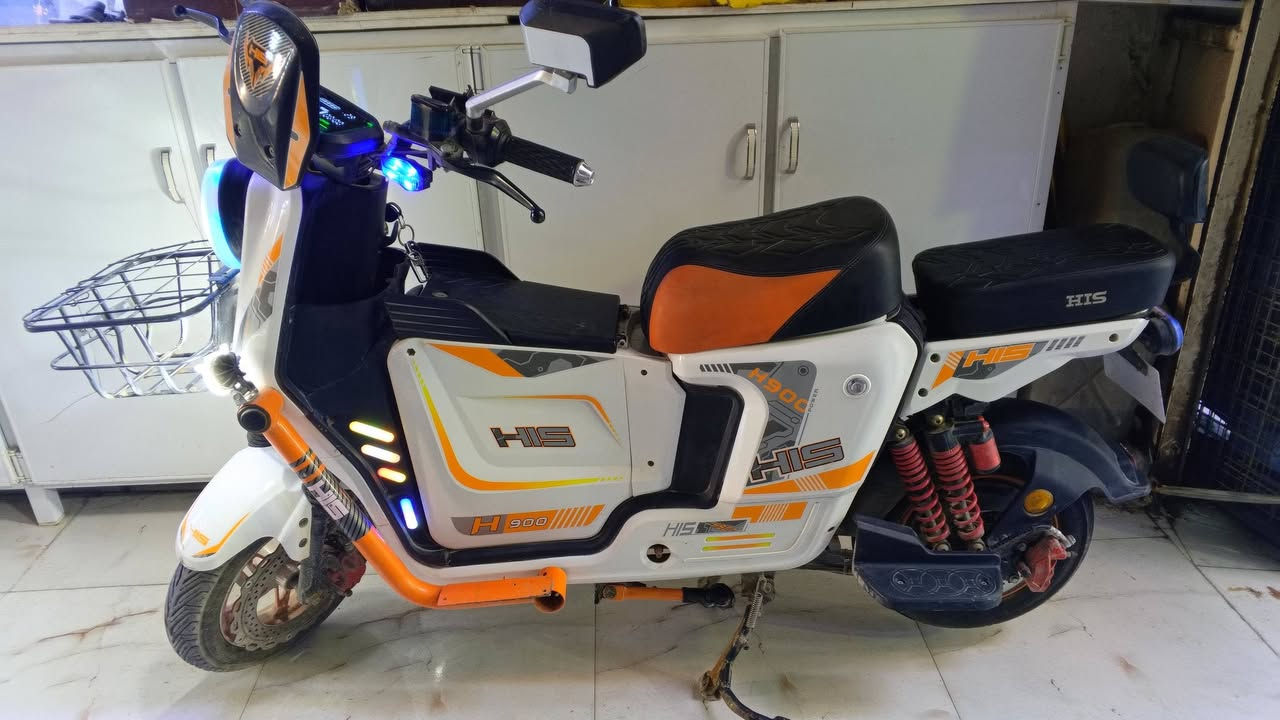 دراجة X900 مستعملة شي قليل 
موديل 2025  
الشغال كلوبات اشاير يمنه يسرى  شغالية رباعية ضوا عالي ناصي  
الهورن ما يشتغل
 عدل 4 سرعات حسب ما موضع بل فديو
 بطاريات 33 
السعر 500 الف وبيها مجال للشراي 
مكاني عشار شارع الكويت خلف صيدلية الكويت محل ركن خياطة شوقي 
للتواصيل :  ***********
