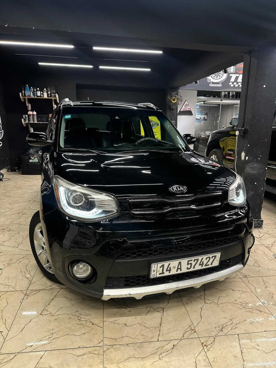 السلام عليكم 
كيا صول 2018 رقم بصره تحويل
سنويه ورقام جدد. وارد امريكي
فول مواصفات 1/1 شاشه جبيره كامره حساسات تحكم ستيرن رادارات كشنات كهربائيه جلد (تبريد تدفئة ) ( بنراما  (فتحة) محرك 2000 بصمة ابواب بصمة تشغيل يدات كروم. مرايات شفط ماشيه. 
جاهزه السياره تبريد كير محرك حداديه تخم تاير. مكاني البصره
شراي يخابر ع رقم

***********
