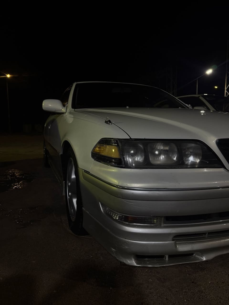 السلام عليكم ، سيارة مارك الفيني مكفولة من كص ونقل كامل الاصوليات، مع زنون ، حدادية جديده ، وتبريد ، سيارة نظيفه ، ادامة كامله گير و محرك بفتي ، رقم انگليزي السيارة باسمي ، السعر ٧٥ وبيها مجال . الموقع البصرة ، الرقم    ***********
