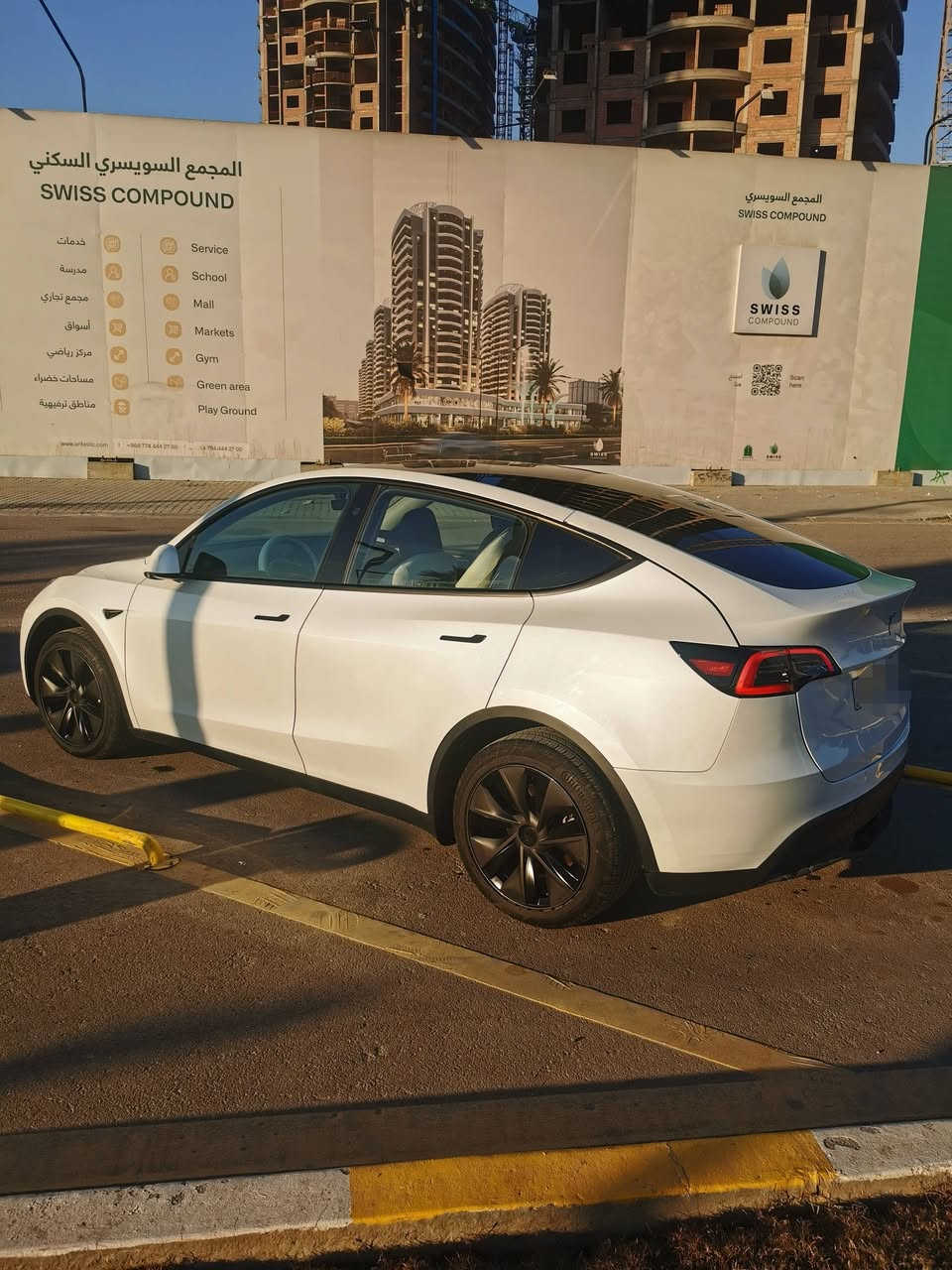 تسلا موديل Y 2025  لونك رينج قطعة مميزة نضافة
اللون أبيض صدفي مميز 
عداد المسافة 14 ألف حقيقي زيرو 
الضرر ربع قبق جنطة صبغ فقطططط
وبنيد بارررد فقط
السيارة اون لاين ...لغة عربية اخر تحديث 

المواصفات:
تك ماطور لونك رينج المرغوب تمشي ٥٣٠ الف كيلو

بدون ايرباك 

سقف بانوراما زجاج

شاشة كبيرة حجم 15 إنج

حساسات أمامي وخلفي أصلية

حساسات جانبية للاجتياز

طقم ويل حجم 20 مع تايرات جديدة

كاميرات عدد 8 تغطي السيارة بالكامل

باب الجنطة كهربائي شفط

الأبواب الجانبية كهربائية مع بردات أصلية

مقاعد جلد أسود أصل تحكم كهربائي كامل

تحكم كامل بالسيارة من خلال الشاشة

نظام قيادة آلي (Auto Pilot)

نظام القيادة الذاتية الكاملة (Full Self Drive)

عداد ديجيتال

تشغيل تلقائي وتشغيل عن بعد

دخول ذكي بدون مفتاح

نظام رادار ذكي لمنع الاصطدام

نظام تنبيه عند الرجوع للخلف

نظام تحديد المسار على الطريق

نظام قراءة السرعة من الشوارع

الأنظمة الترفيهية:
يوتيوب – نتفلكس – تيك توك – واتساب
نظام واي فاي – GPS – خرائط – بلوتوث – USB – AUX

الــســعــر 🟥 ::  240 ورقة وبيها مجال بسيط جدا 
العنوان بغداد الغزالية 

رقم صـــاحب السيارة: ***********

بيع فقط لايوجد مراوس
