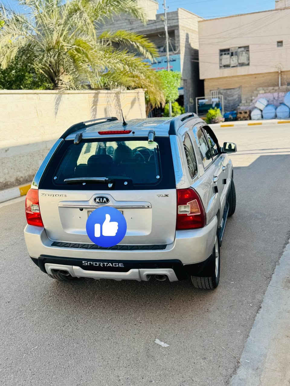 Kia سبورتج ٢٠١٠ خليجي
رقم انبار تحويل مباشر
محرك 2000 دوش جديد 
تبريد تدفئة شغالة
داخل جلد 
تدفئة كراسي
مري شفط
تحكمات ستيرن
شاشة اندرويد 
كامرة
تبريد شاشة
تايرات جديده

صبغ فقط جاملغ خلفي والسونار مرفق ويا الصور

عدتها والسبير جديد

ماشيه 143الف كيلو
بدون اي عطل او جيك
السعر ١١٥ بيها شوي مجال

للتواصل  
***********
مكان السيارة هيت
