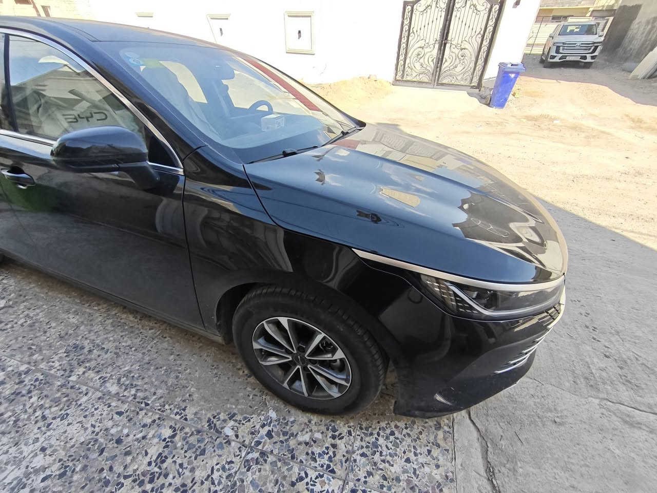 ديستروير ماشيه 15 الف بيه ضربه  بقبق لصندوق لخلفي قفله 17و600
***********
