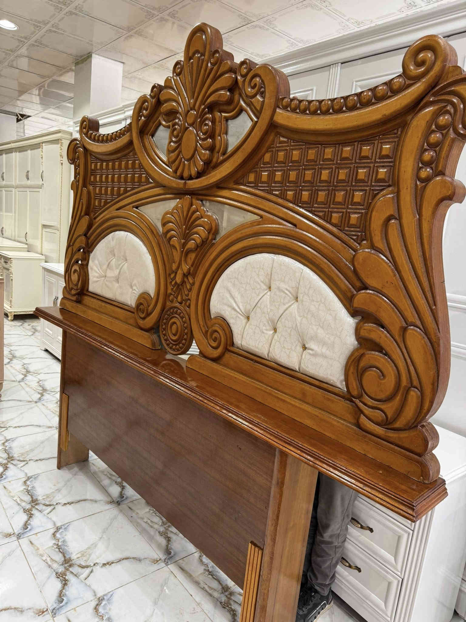 السلام عليكم                                                                    غرفة صاج طبيعي معاكس خشب جاوي وجه الغرفة ٥ملم داخل ٤ ملم مستعملة.  ونظيفة جدا الغرفة مامرتبة بصورة بالحقيقة احلى  الاستفسار للبيع فقط اتصل ***********
