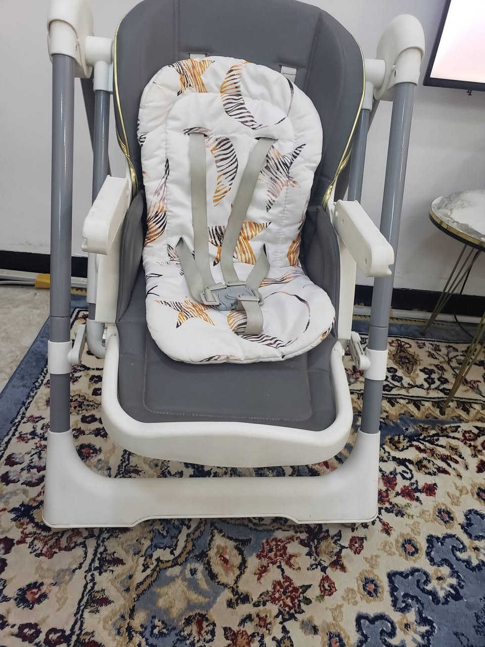 السلام عليكم 
كرسي طعام نظيف اخو الجديد ٣ في ١ كرسي طعام و مرجوحه و منام طفل 
ممكن التحكم بالارتفاع اله ثلاث مستويات ارتفاع بسعر ٦٠ الف و بي مجال


**إذا كنت صاحب هذا الإعلان وتريد حذفه لأي سبب، رجاءا أرسل رسالة إلى الدعم الفني**